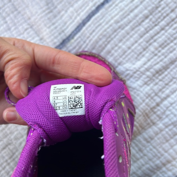 New balance glow in the dark sneakers worn twice - Picture 5 of 5